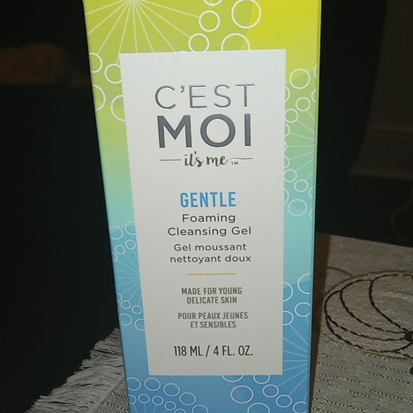 Gentle foaming cleansing gel - Picture 1 of 6